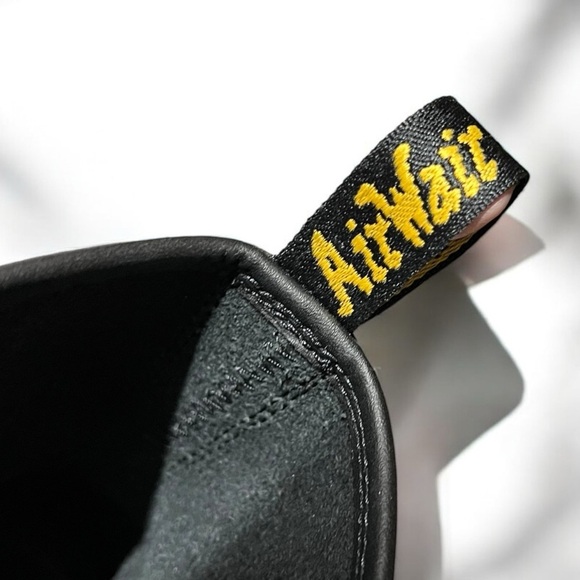 🌻NEW NWOT Dr. Martens 1460 Black Smooth Leather 8-Eye Boots Women's Size 6 - Picture 12 of 15